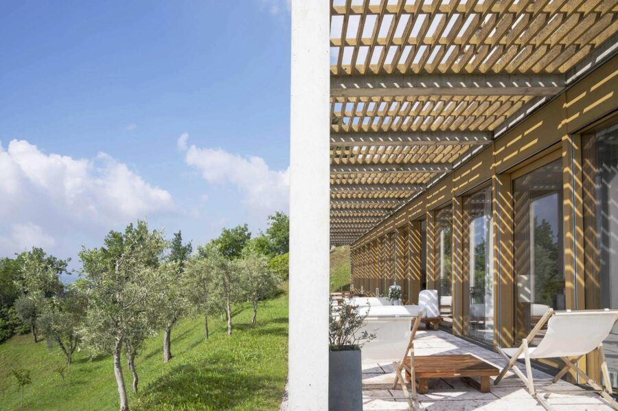 villa-karina-terrace-scenic-garden-lake-views-luxury-rental-lakegarda