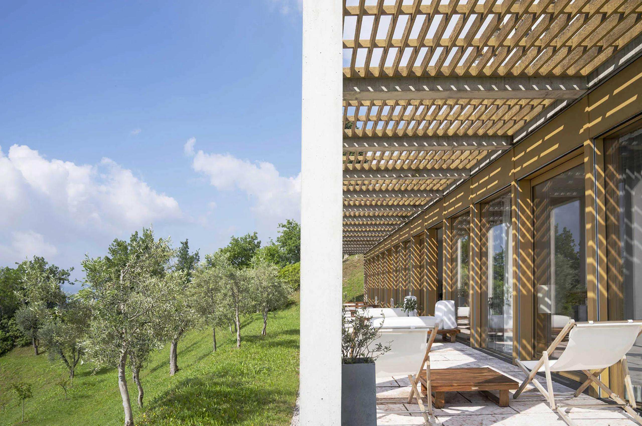 villa-karina-terrace-scenic-garden-lake-views-luxury-rental-lakegarda