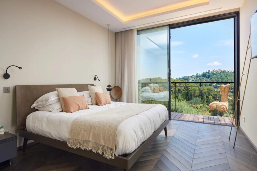 villa-mabel-bedroom-balcony-hillside-stunning-scenic-views-modern-interior-mougins