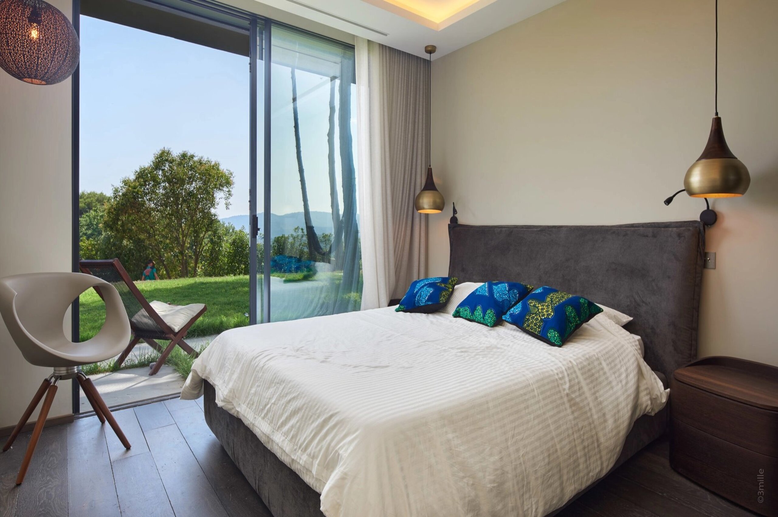 villa-mabel-bedroom-garden-luxury-modern-design-mougins