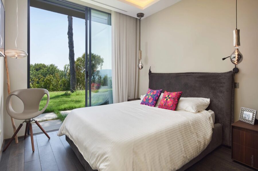 villa-mabel-bedroom-luxury-modern-design-gardenviews-mougins