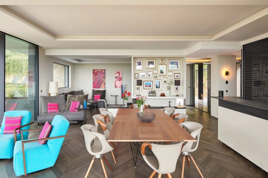 villa-mabel-dining-livingspace-openplan-modern-unique-luxury-mougins