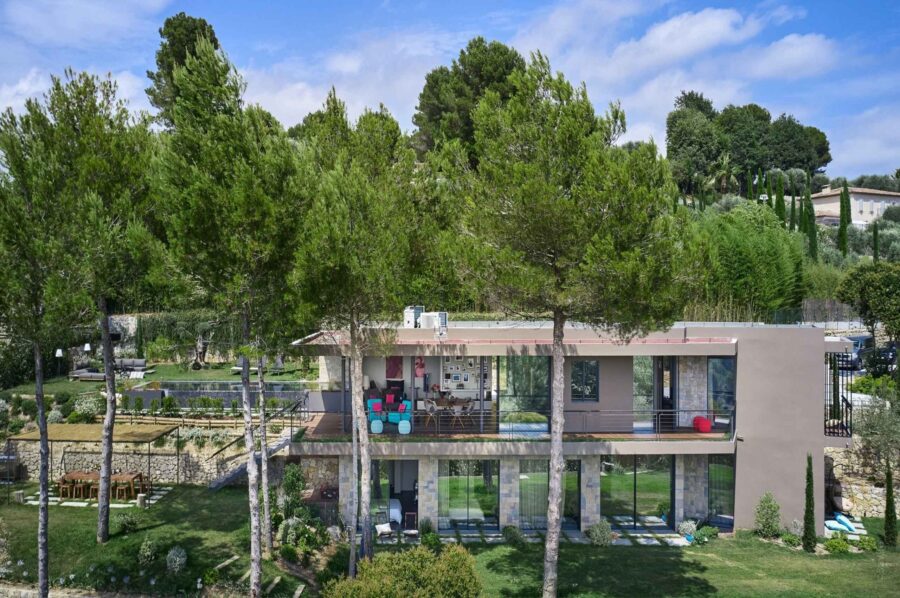 villa-mabel-exterior-balcony-hillside-retreat-modern-luxury-property-mougins