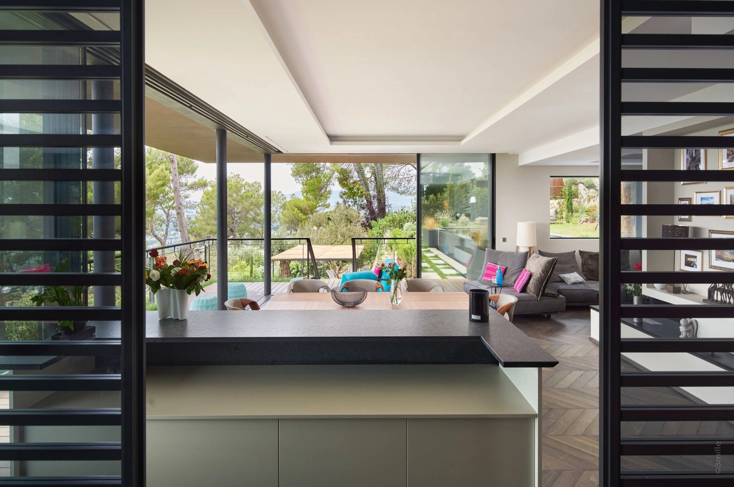 villa-mabel-kitchen-openliving-modern-stylish-mougins