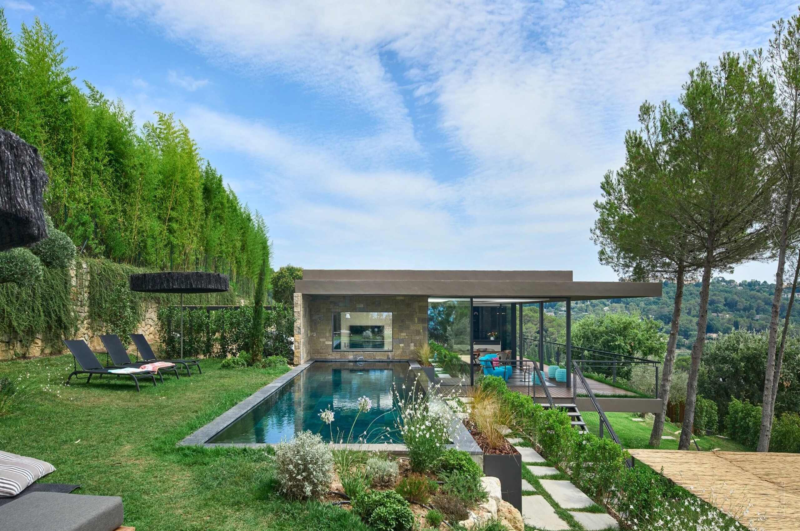 villa-mabel-mainpage-exterior-infinitypool-modern-architecture-mougins