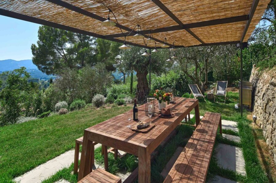 villa-mabel-outdoordining-veranda-luxury-garden-mougins
