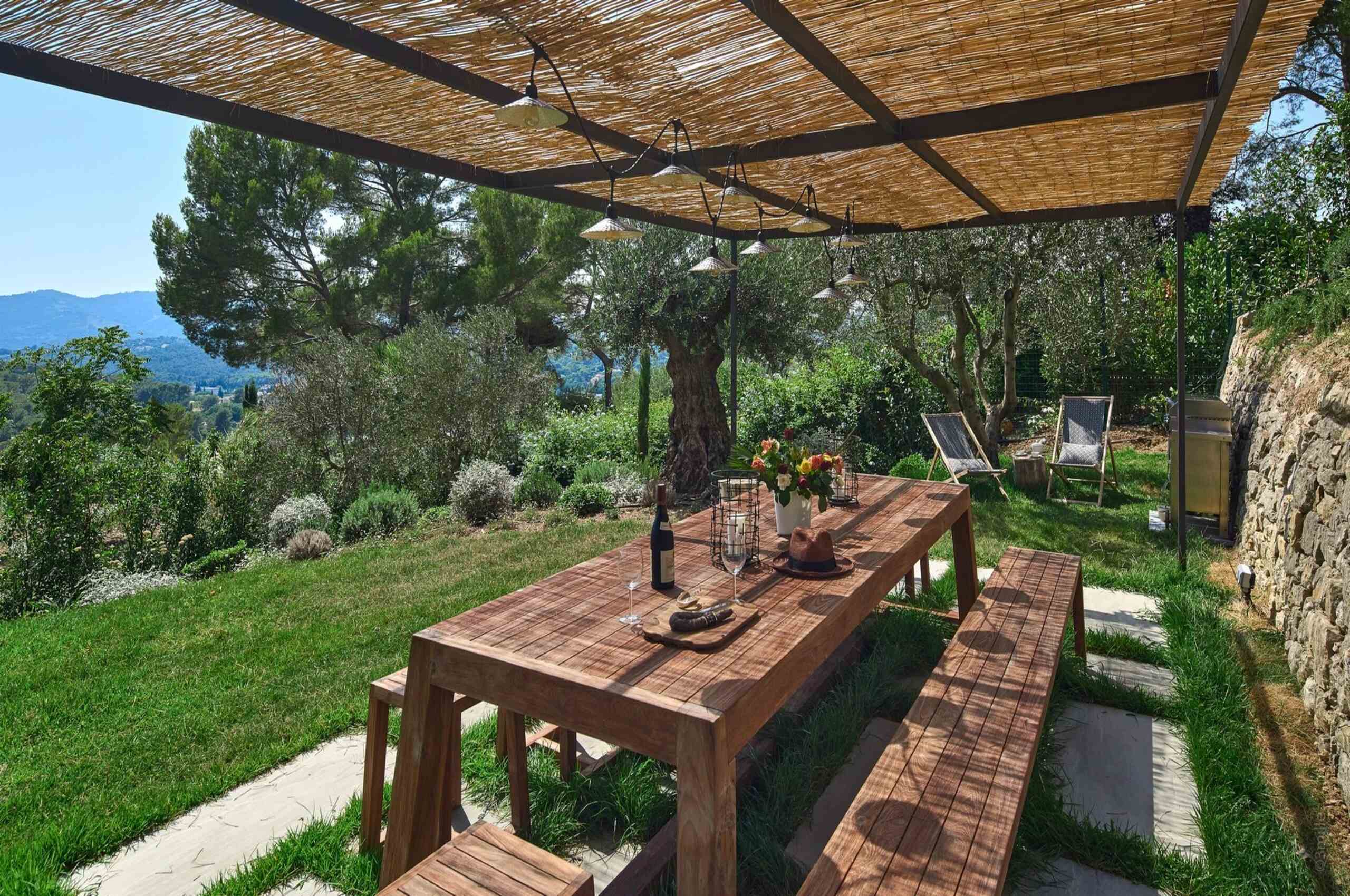 villa-mabel-outdoordining-veranda-luxury-garden-mougins