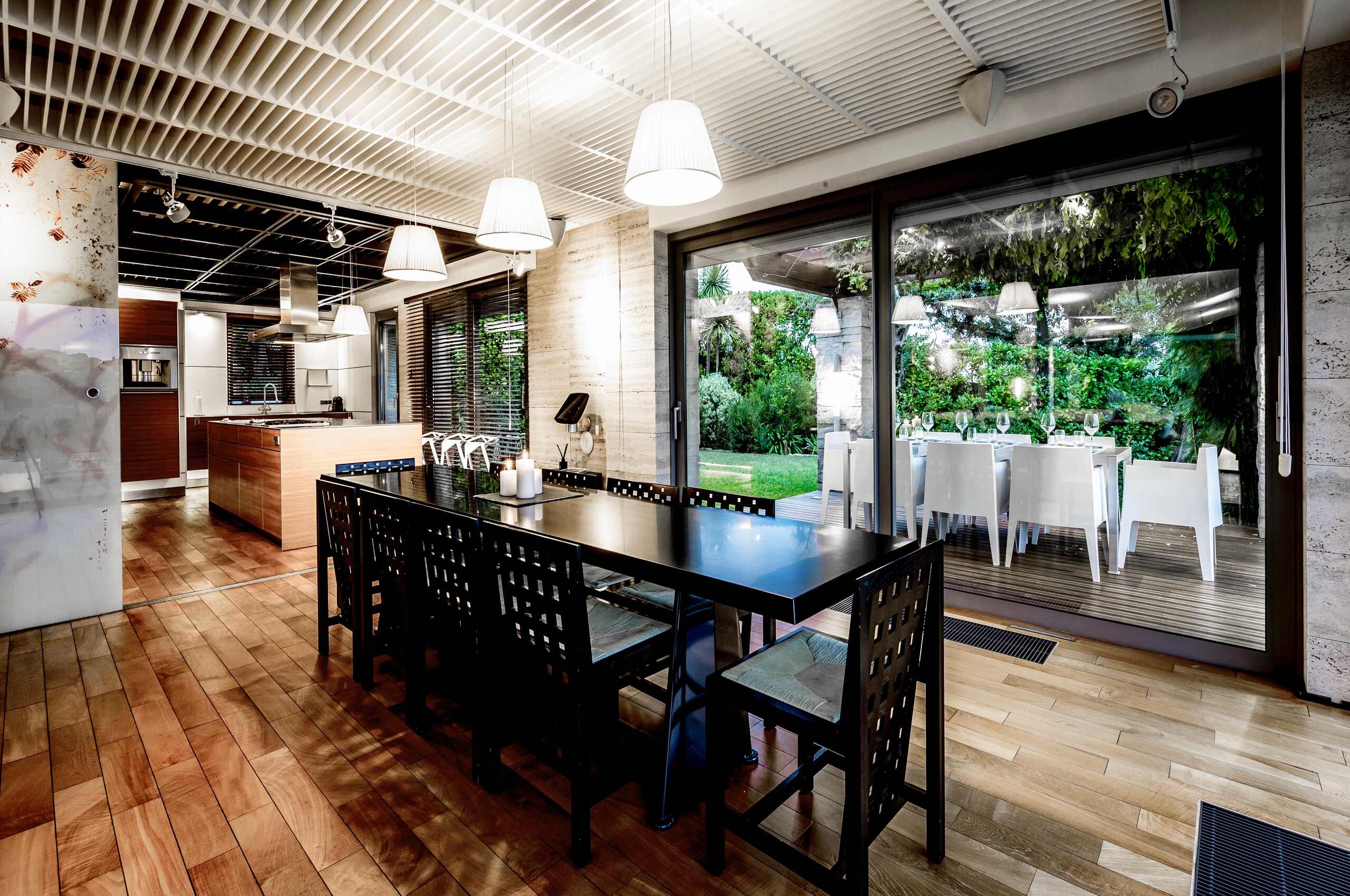 villa-maddisen-diningroom-modern-stylish-luxury-interior-design-mougins