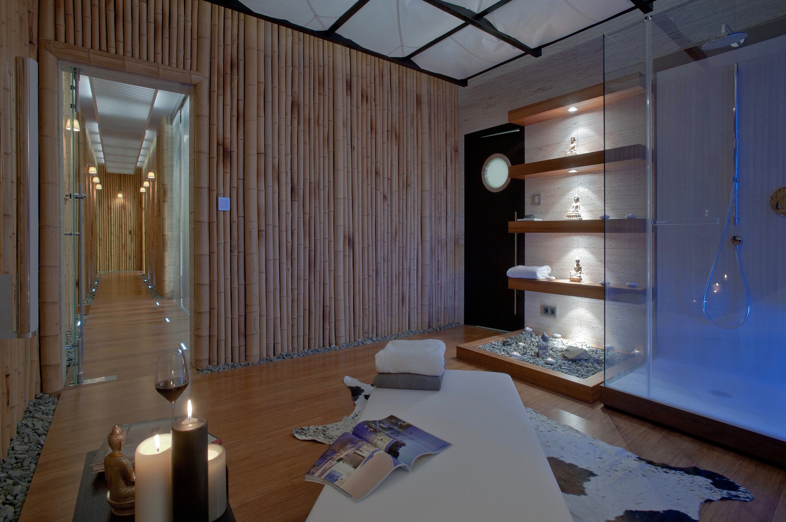 villa-maddisen-spa-massageroom-sauna-bamboo-interior-mougins