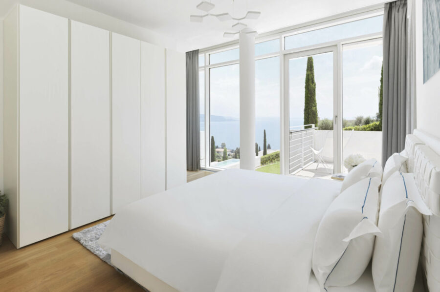 villa-magda-bedroom-lakeview-modern-luxury-design-lakegarda