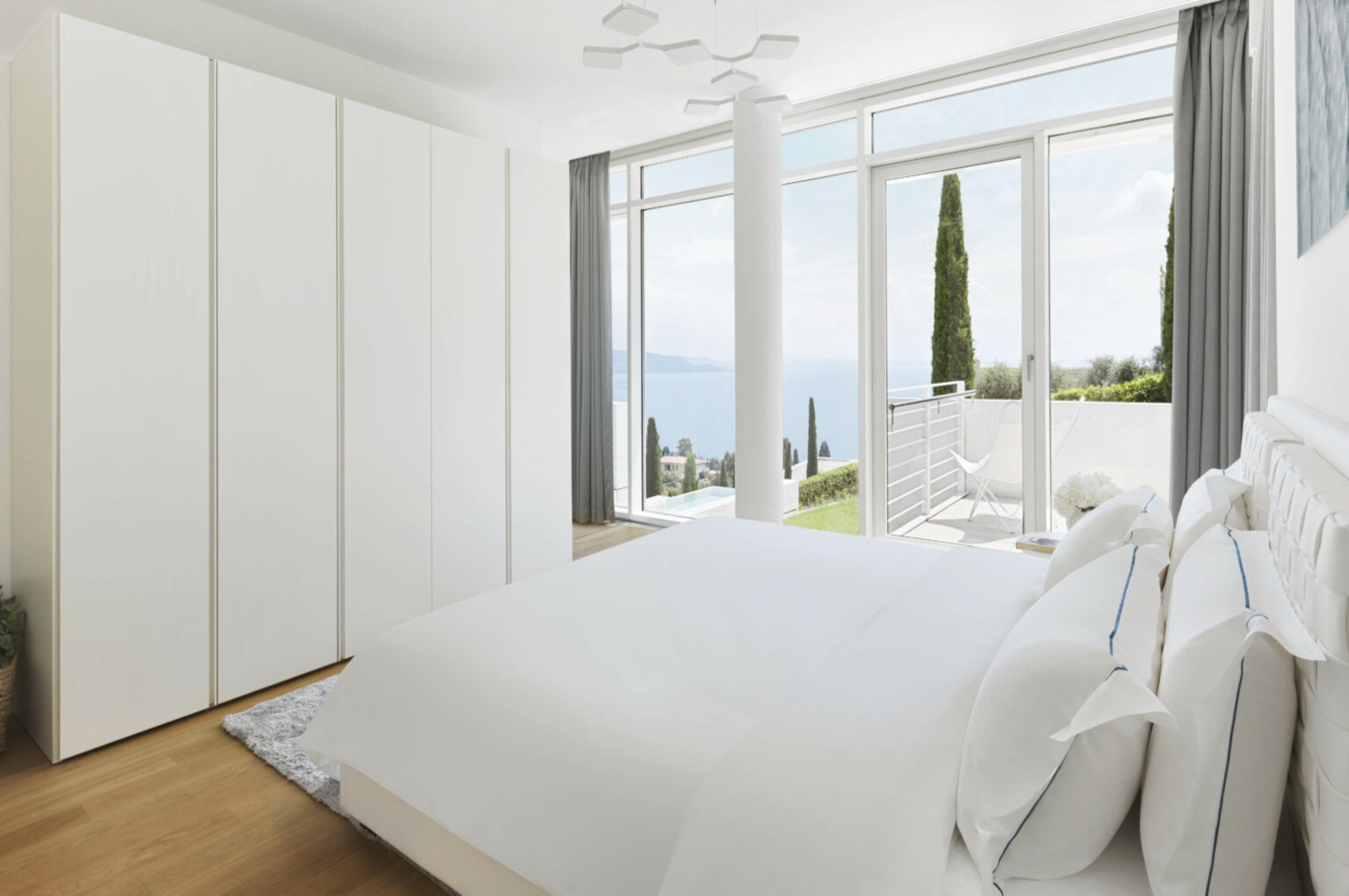villa-magda-bedroom-lakeview-modern-luxury-design-lakegarda