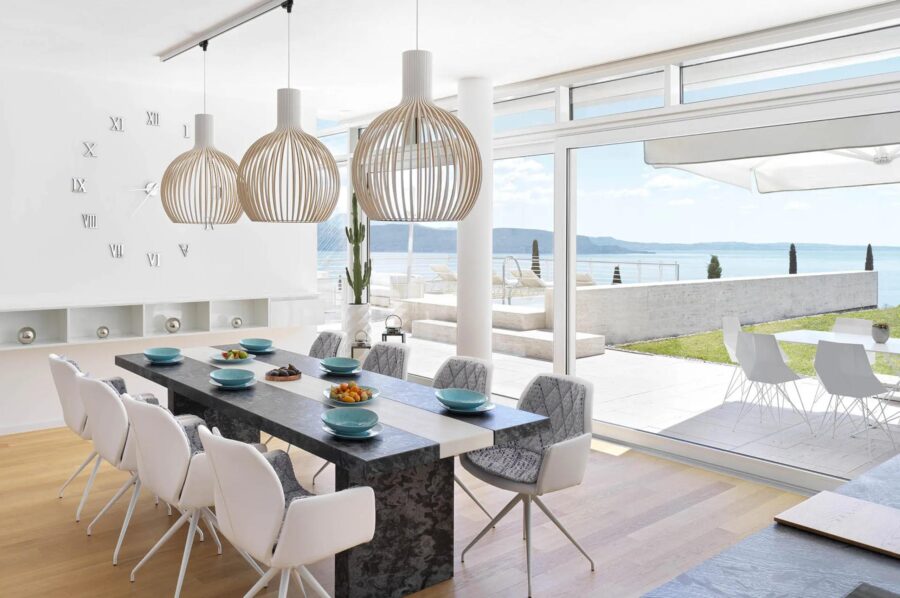 villa-magda-dining-room-scenic-lake-views-bright-modern-interiors-luxury-lakegarda