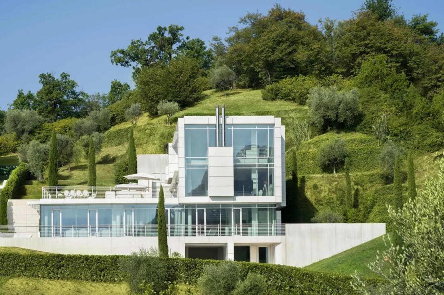 villa-magda-exterior-elegant-modern-architecture-green-natural-paradise-luxury-lakegarda