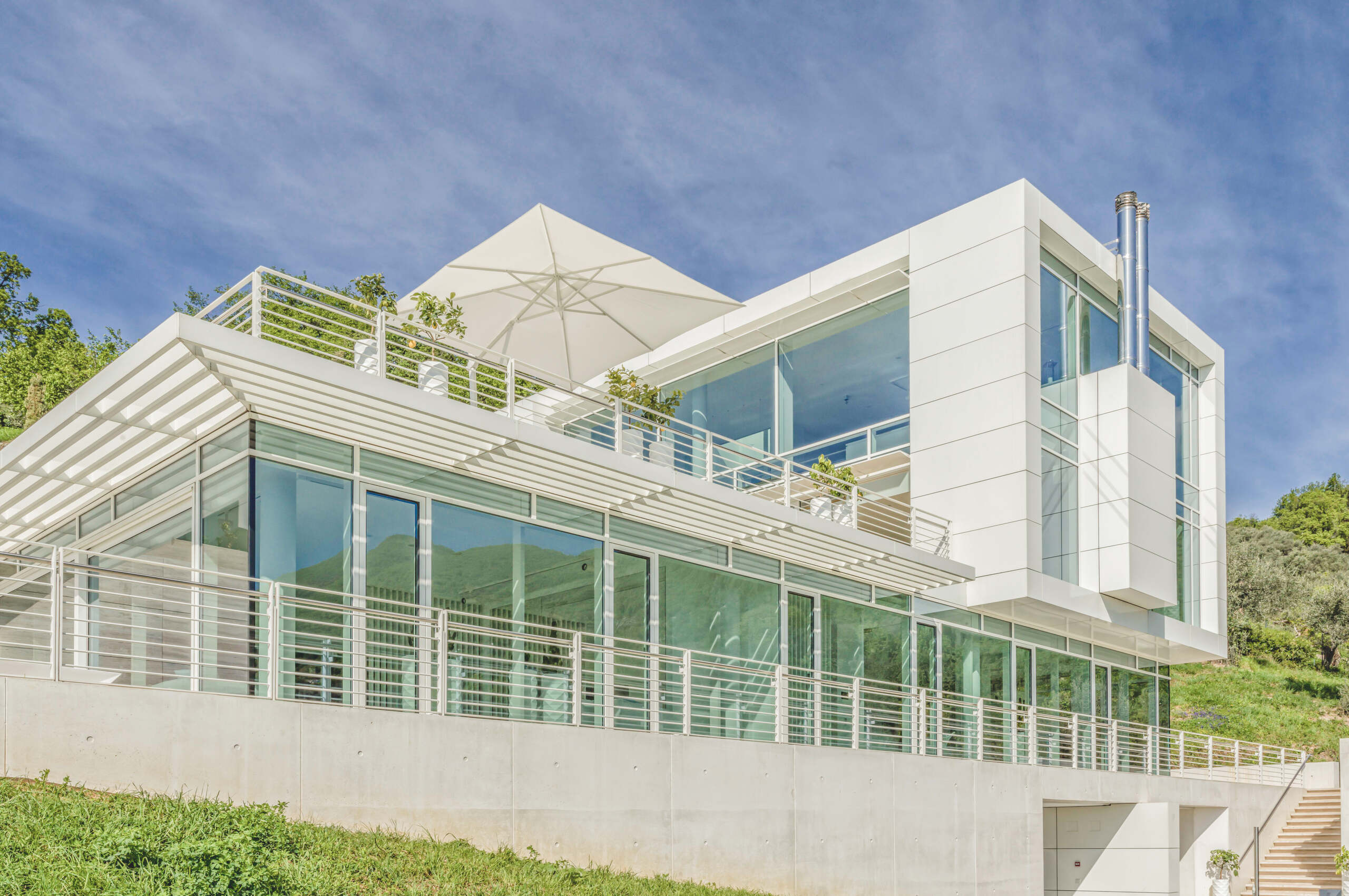 villa-magda-exterior-luxury-modern-architecture-lakegarda