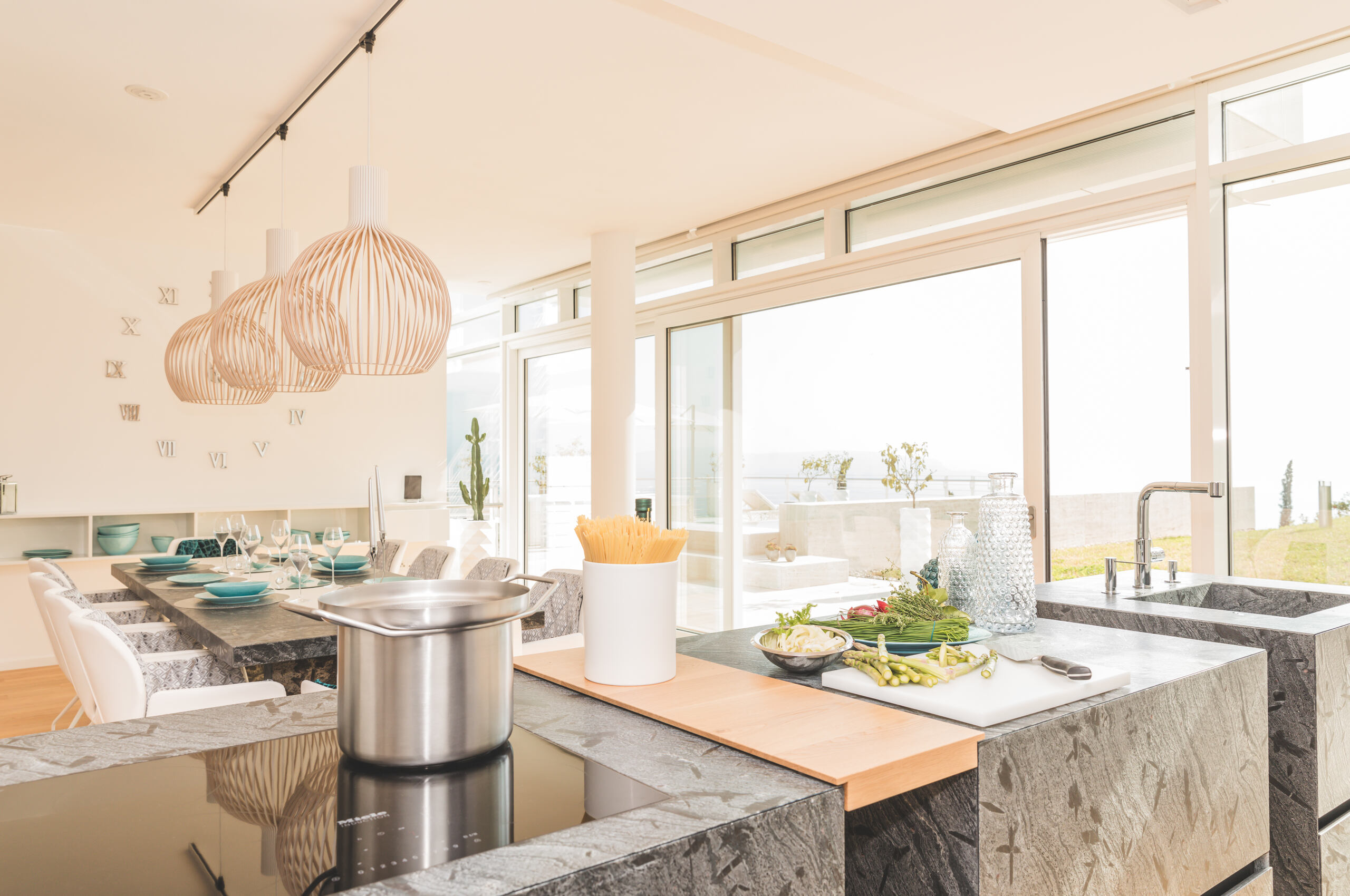 villa-magda-kitchen-diningroom-modern-marble-luxury-interior-lakegarda