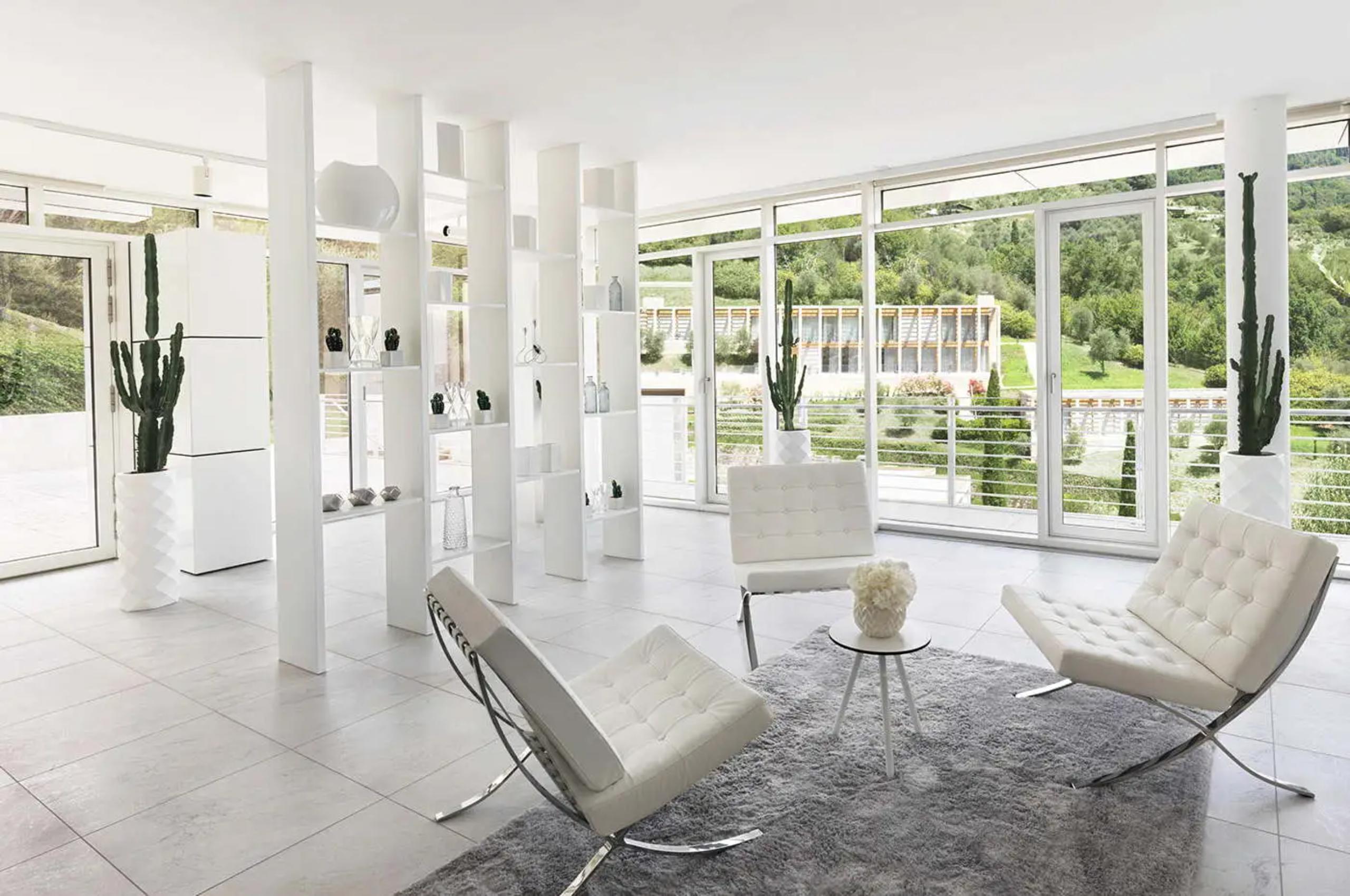 villa-magda-living-area-lounge-bright-modern-stylish-design-luxury-lakegarda