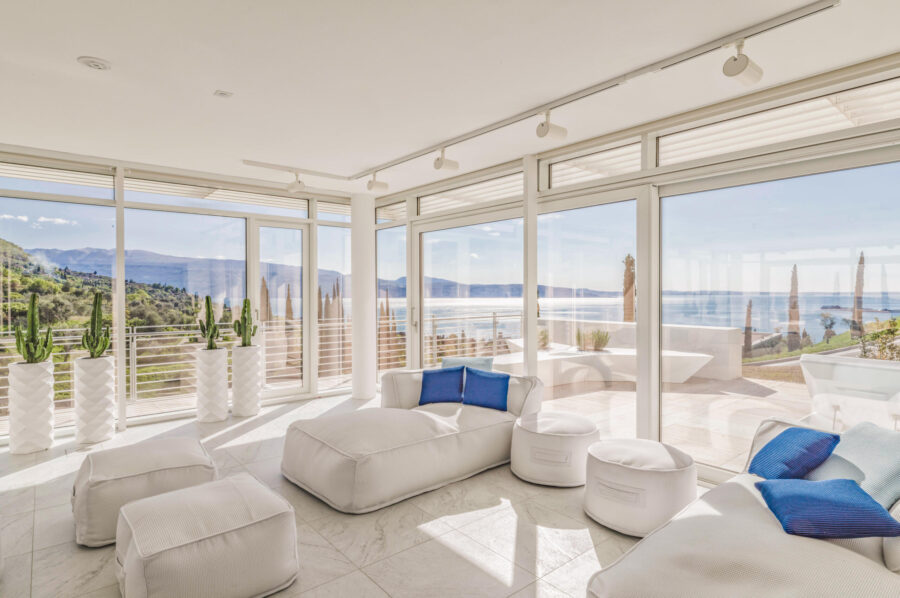 villa-magda-livingspace-luxury-lakeview-modern-interior-lakegarda