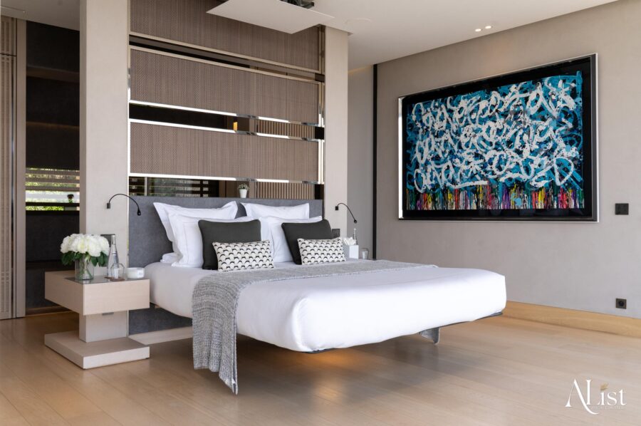 villa-marisa-bedroom-floating-bed-modern-artwork-stylish-sleek-spacious-design-luxury-interior-alist-ramatuelle