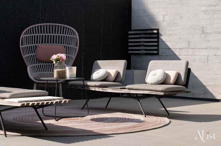 villa-marisa-exterior-outdoor-seating-terrace-sleek-modern-stylish-luxury-alist-ramatuelle