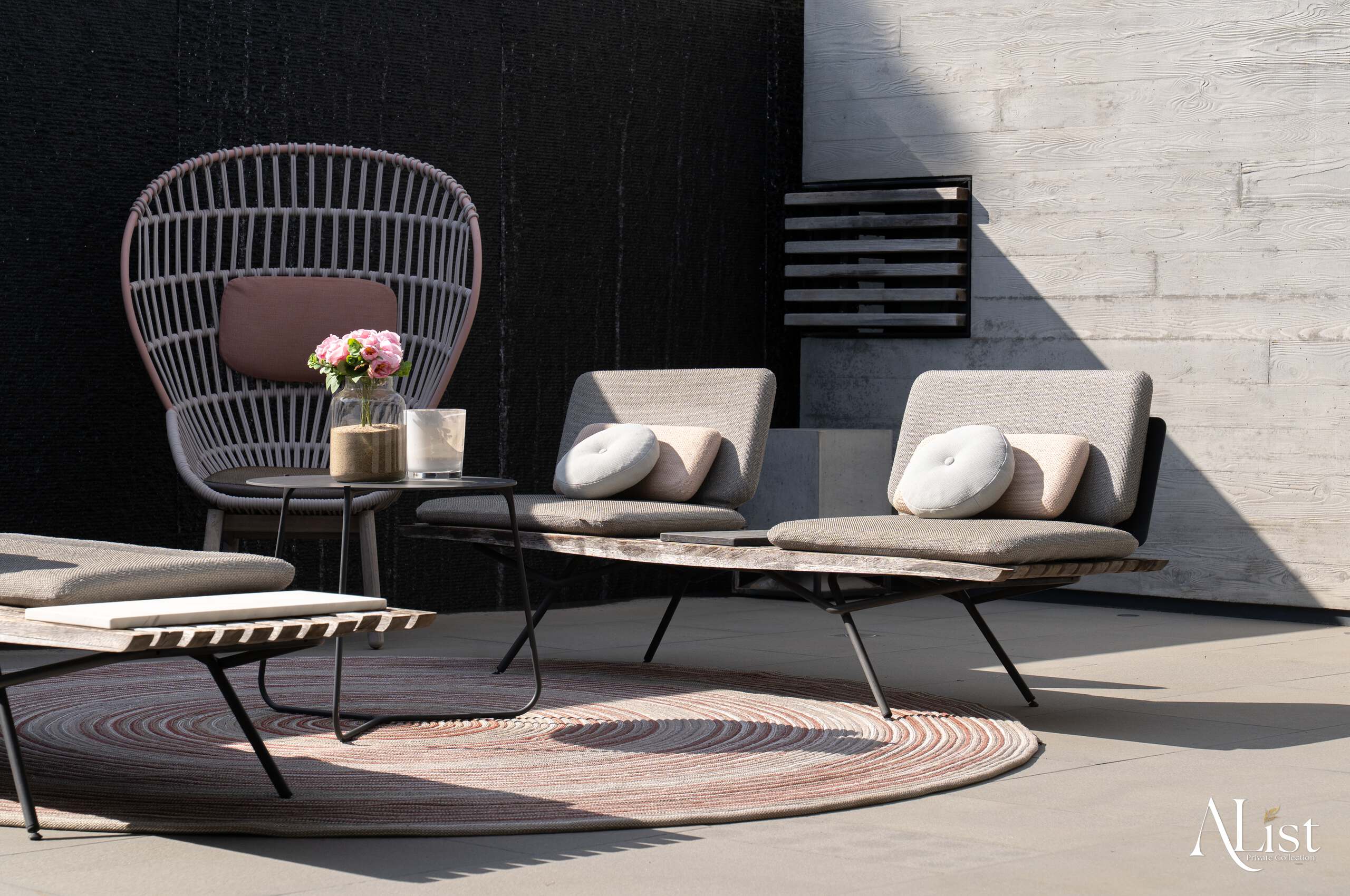 villa-marisa-exterior-outdoor-seating-terrace-sleek-modern-stylish-luxury-alist-ramatuelle