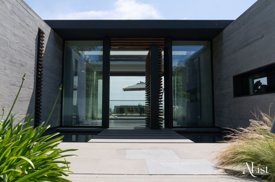 villa-marisa-frontdoor-grand-entrance-modern-stylish-design-luxury-property-alist-ramatuelle