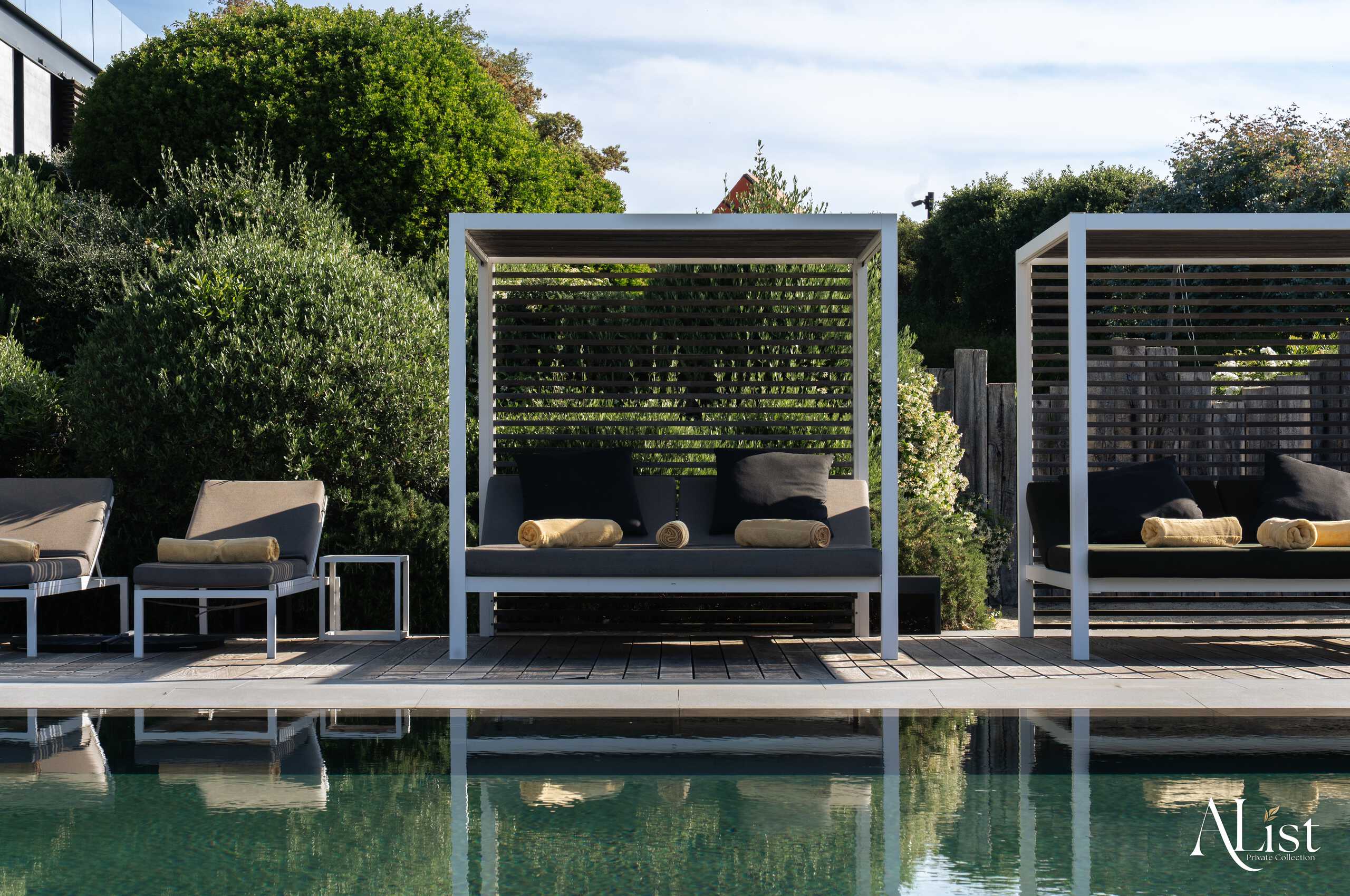 villa-marisa-pool-sunbed-lounger-relaxation-wellness-decking-garden-paradise-luxury-rental-retreat-alist-ramatuelle