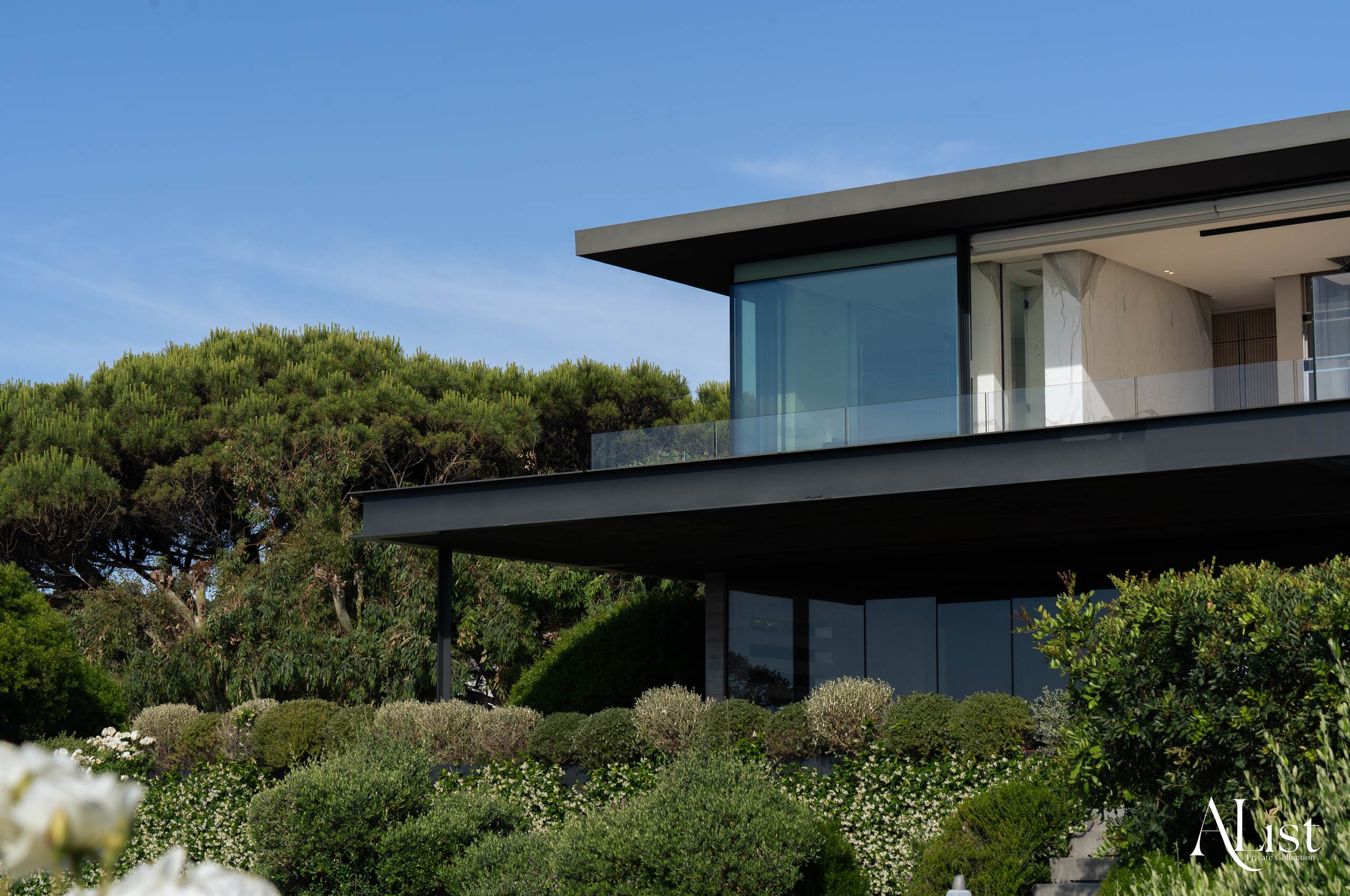 villa-marissa-exterior-balcony-tropical-garden-paradise-luxury-sleek-rental-retreat-alist-ramatuelle