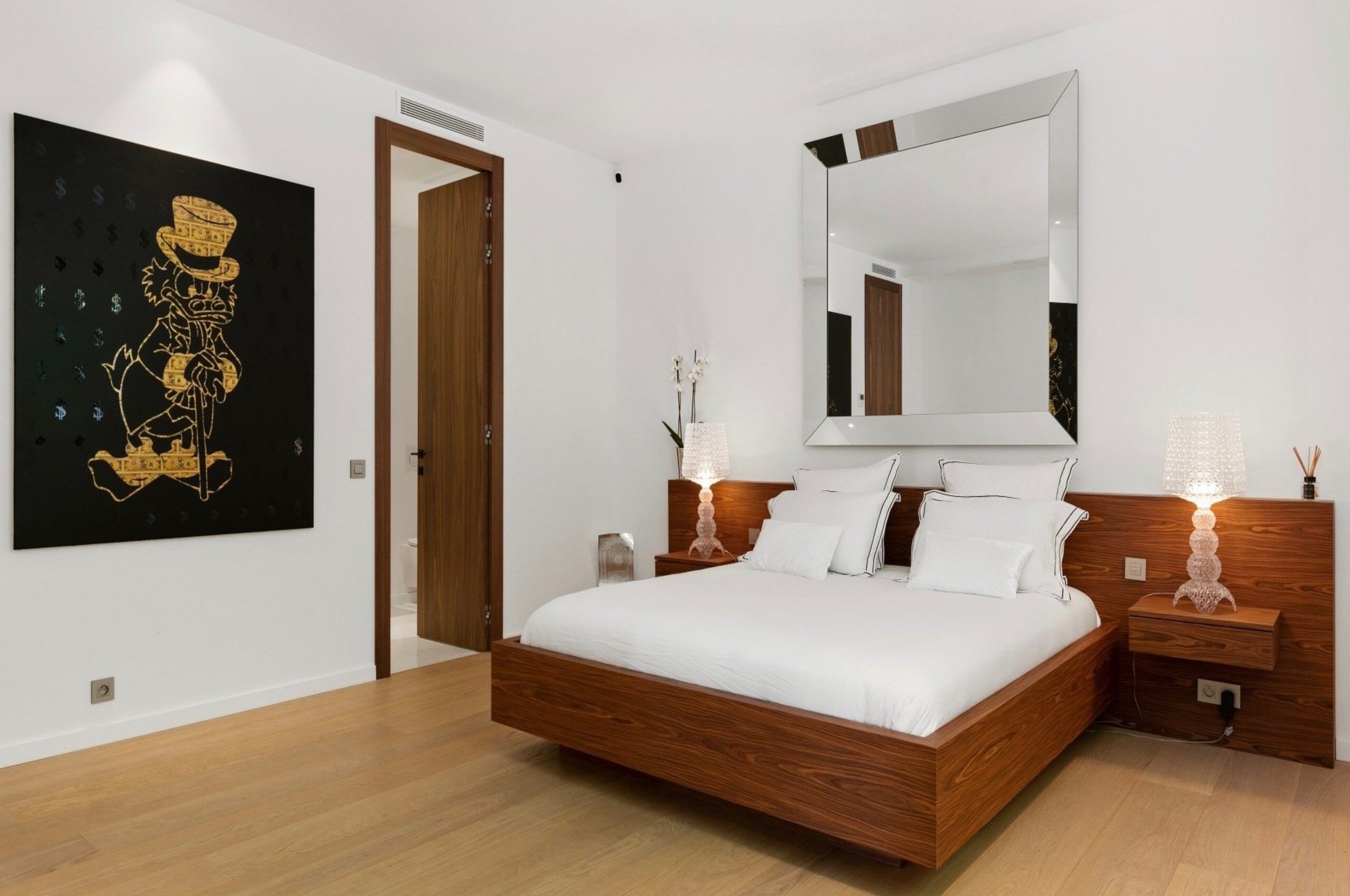 villa-marlo-bedroom-wood-modern-natural-chic-interior-mougins