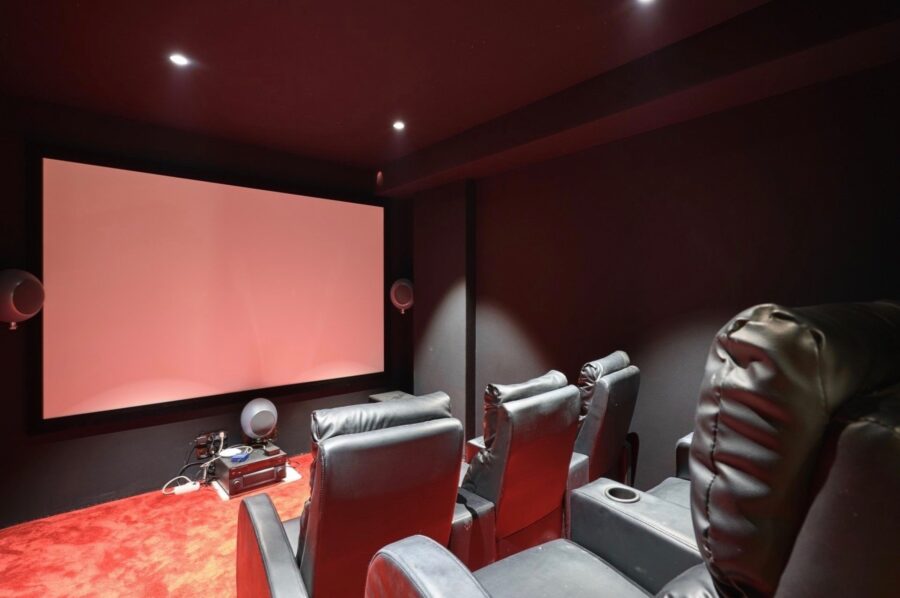 villa-marlo-cinema-entertainment-hosting-film-luxury-mougins