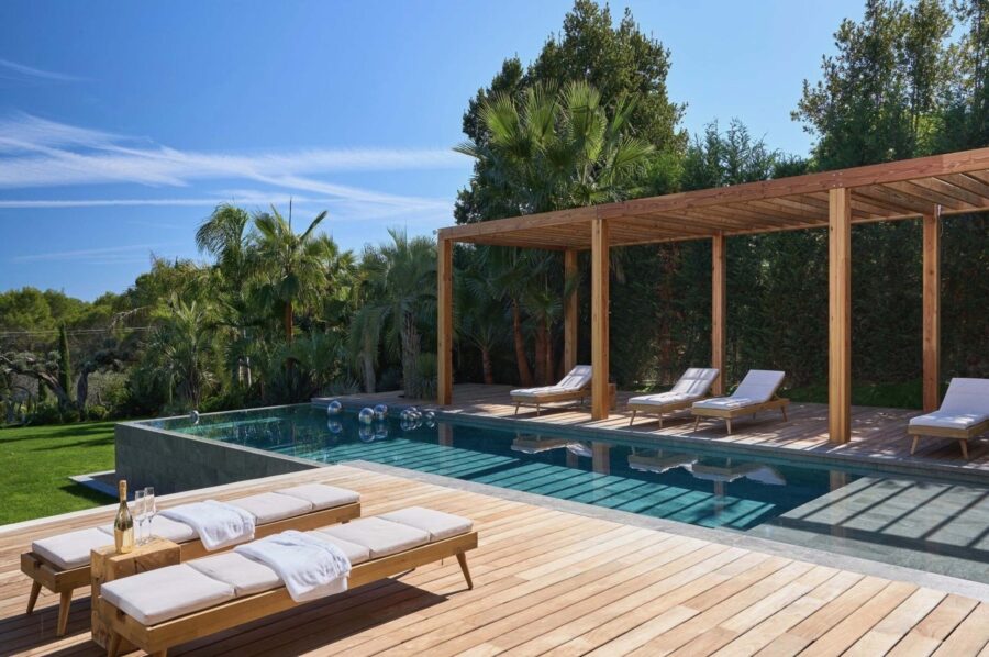 villa-marlo-infinitypool-luxury-terrace-garden-loungers-decking-mougins
