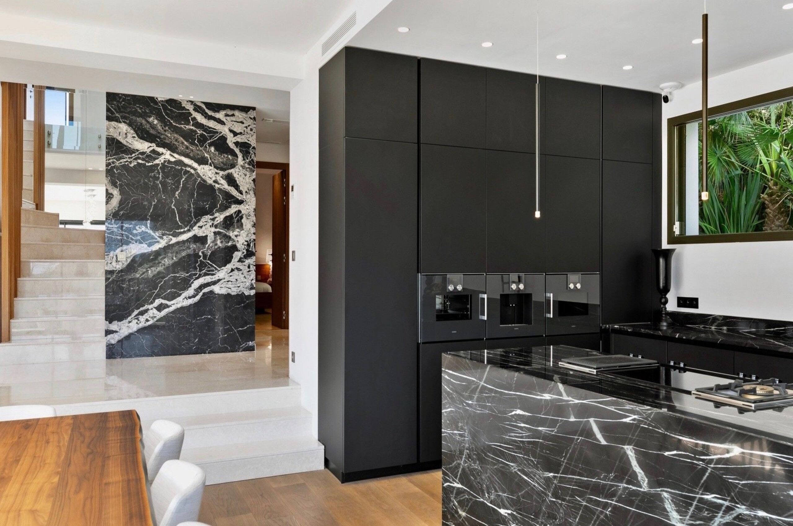 villa-marlo-kitchen-modern-marble-luxury-mougins
