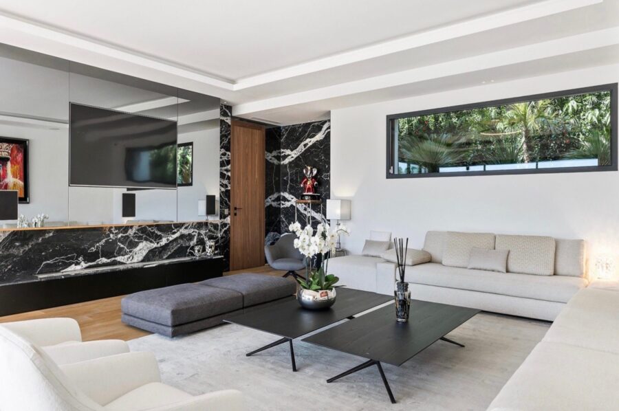 villa-marlo-livingroom-modern-marble-tvroom-mougins