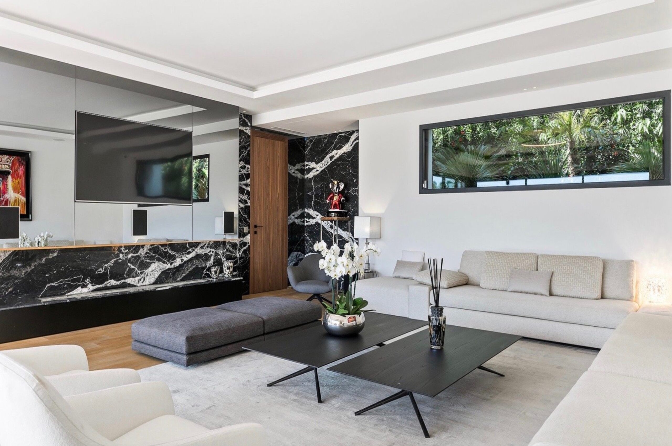villa-marlo-livingroom-modern-marble-tvroom-mougins