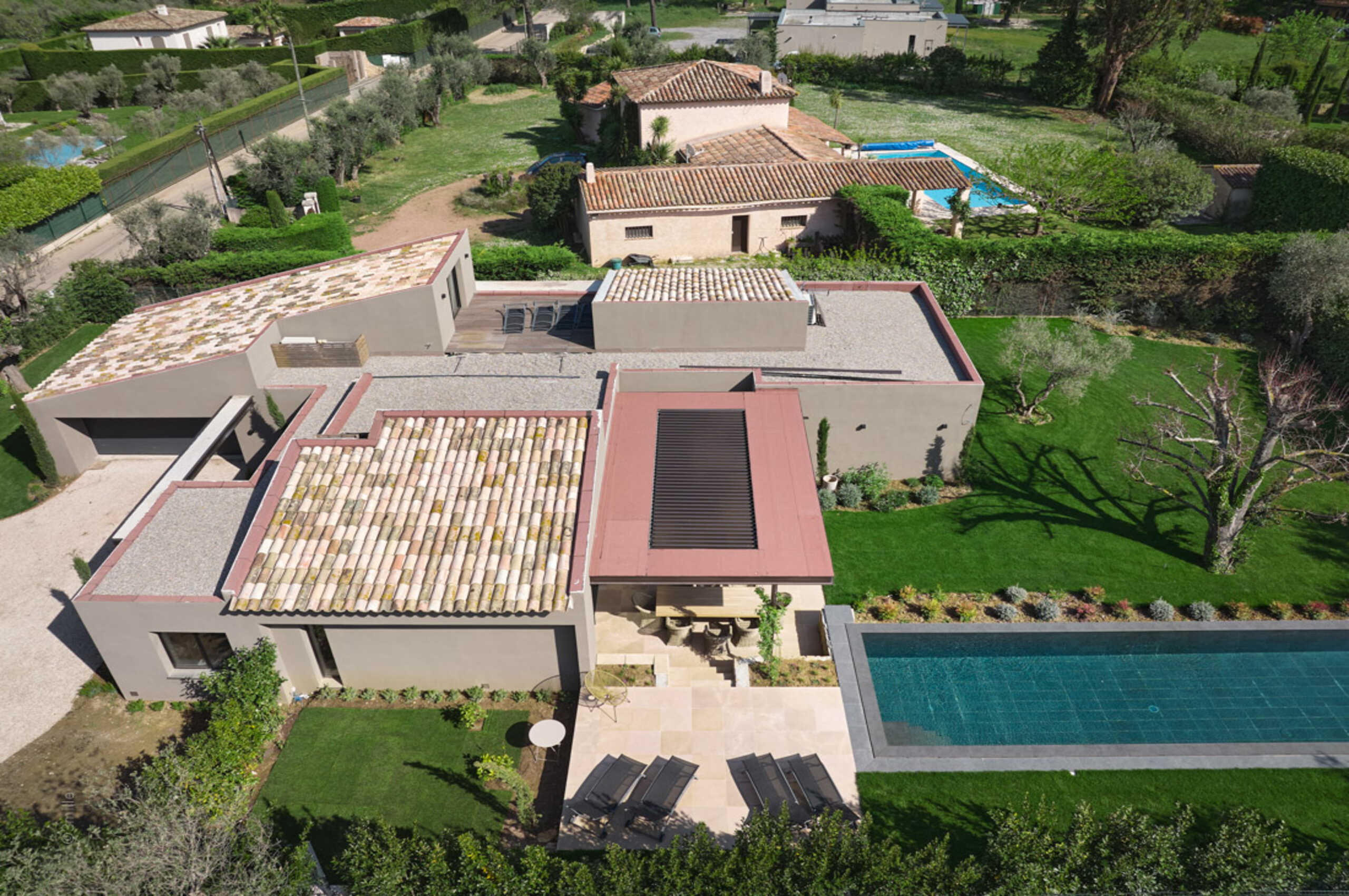 villa-maryam-aerial-exterior-luxury-modern-rental-retreat-mougins
