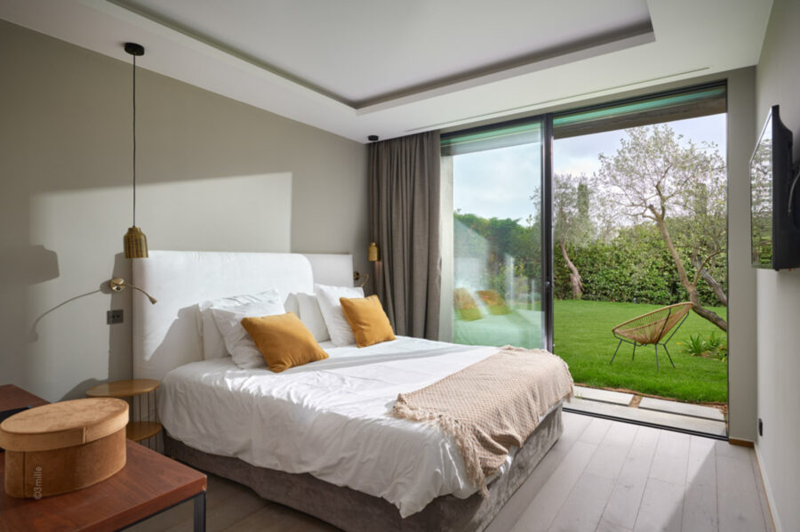 villa-maryam-bathroom-garden-luxury-interior-mougins