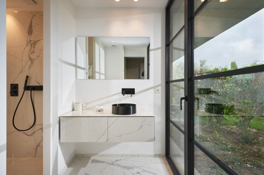 villa-maryam-bathroom-modern-luxury-interior-mougins