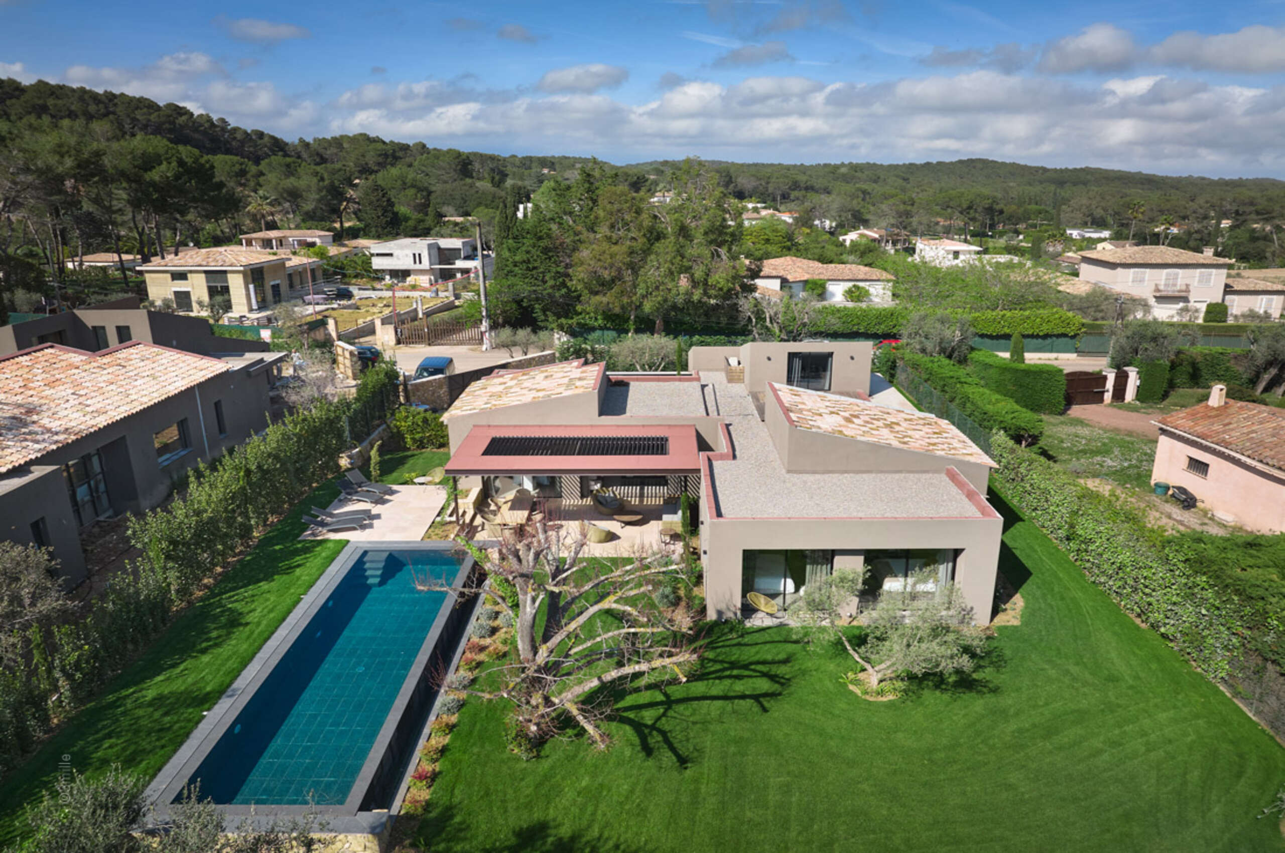 villa-maryam-exterior-aerial-luxury-property-mougins