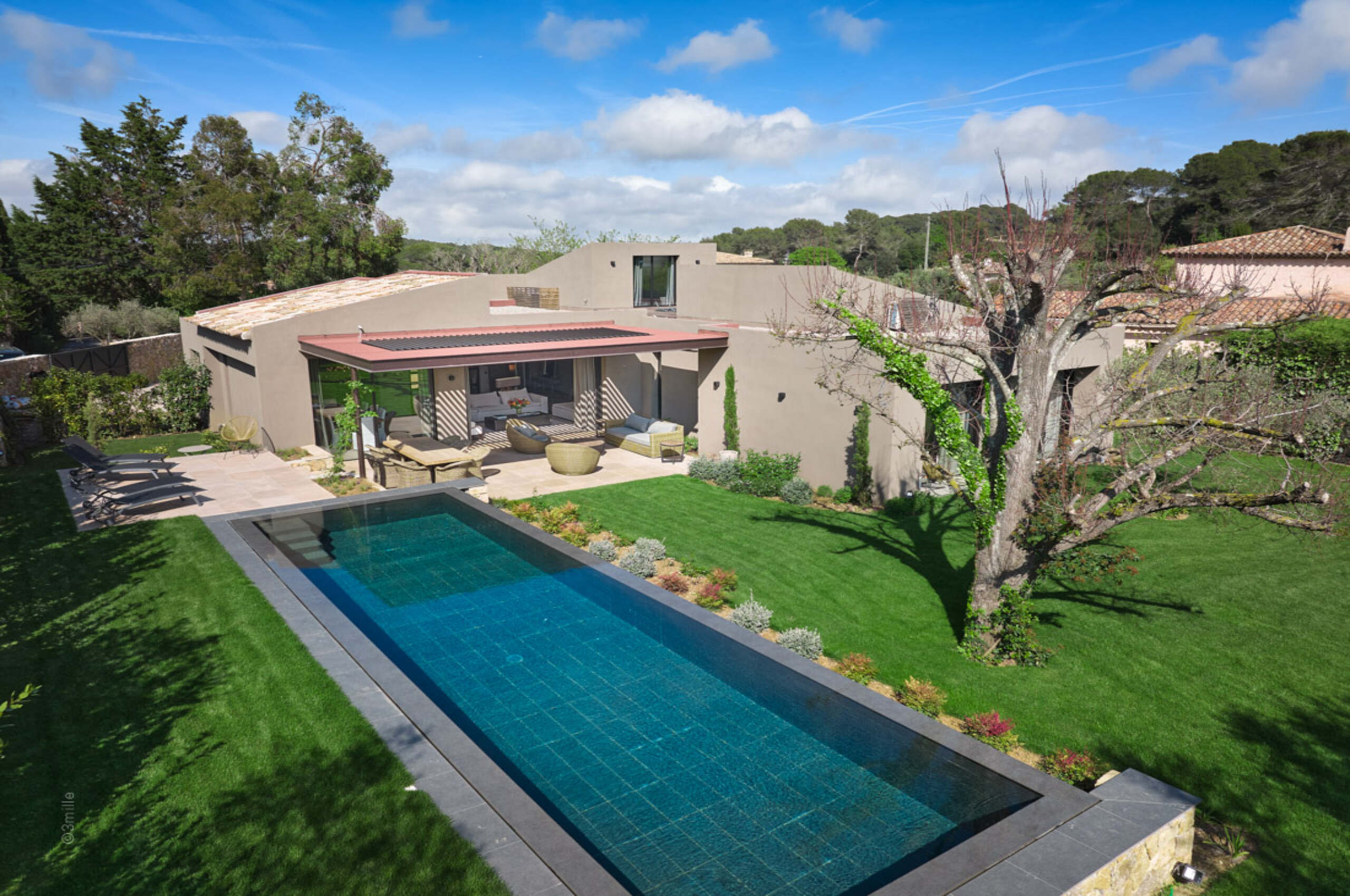 villa-maryam-exterior-pool-garden-luxury-mougins