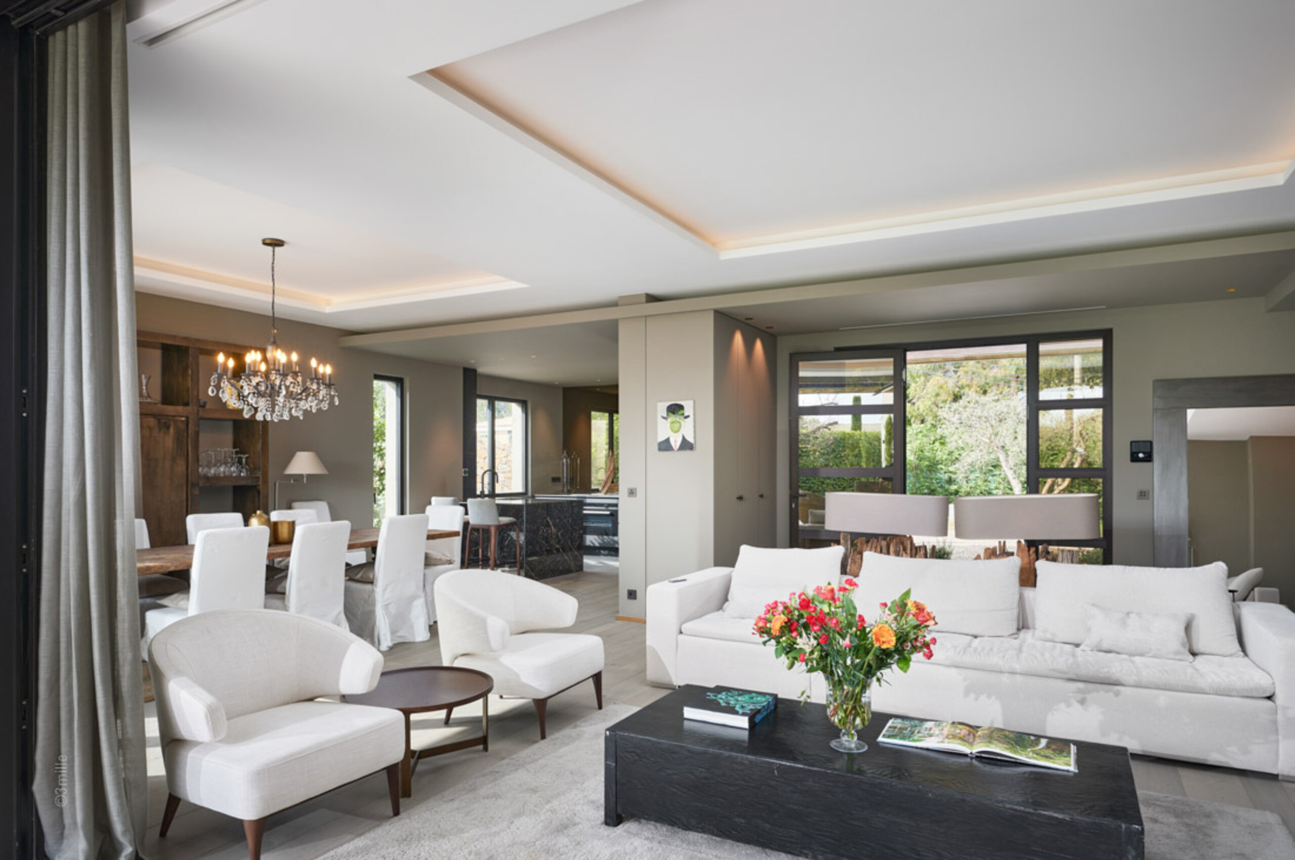 villa-maryam-livingroom-openplan-luxury-modern-design-mougins