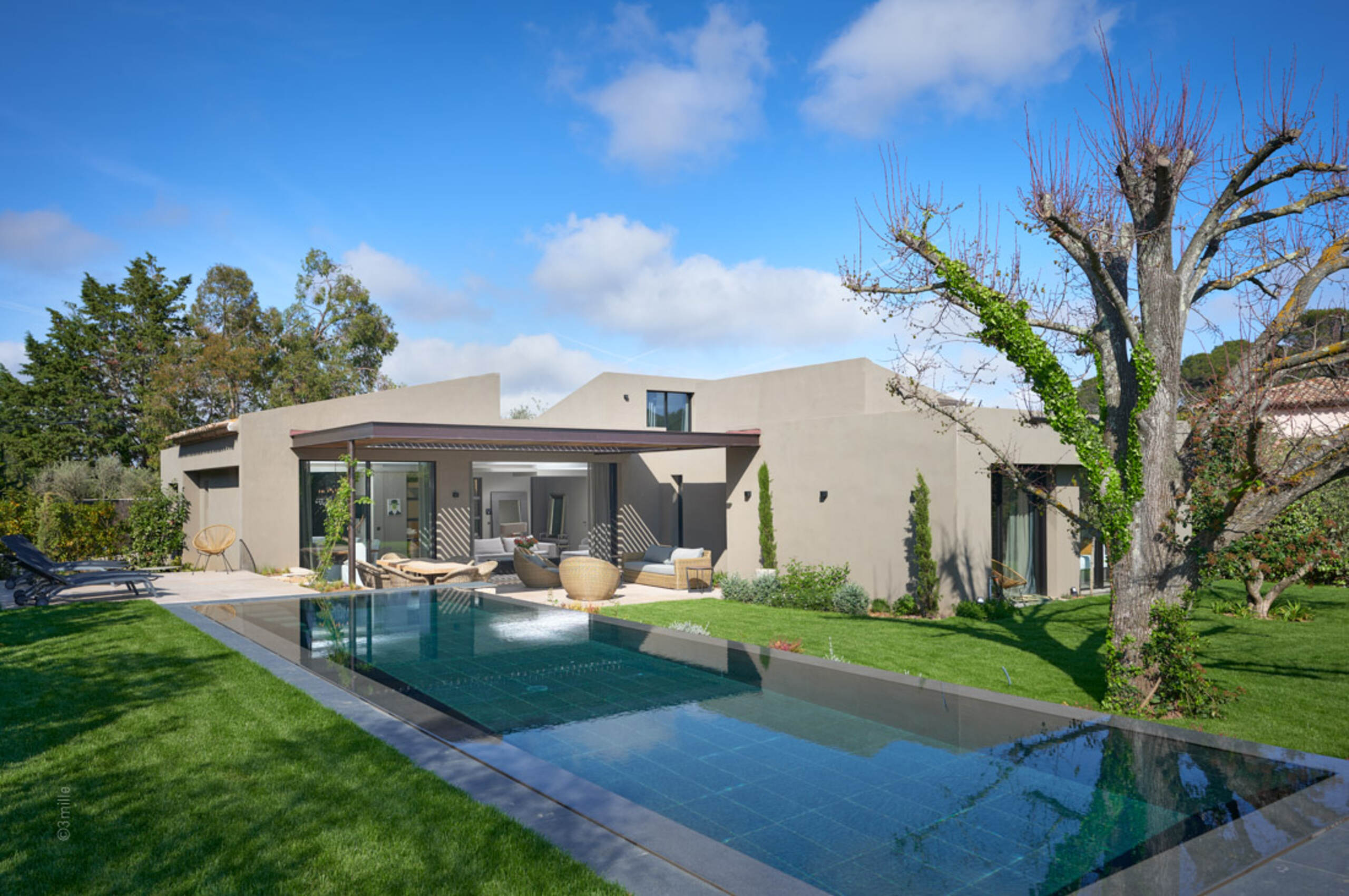 villa-maryam-mainpage-luxury-retreat-modern-mougins