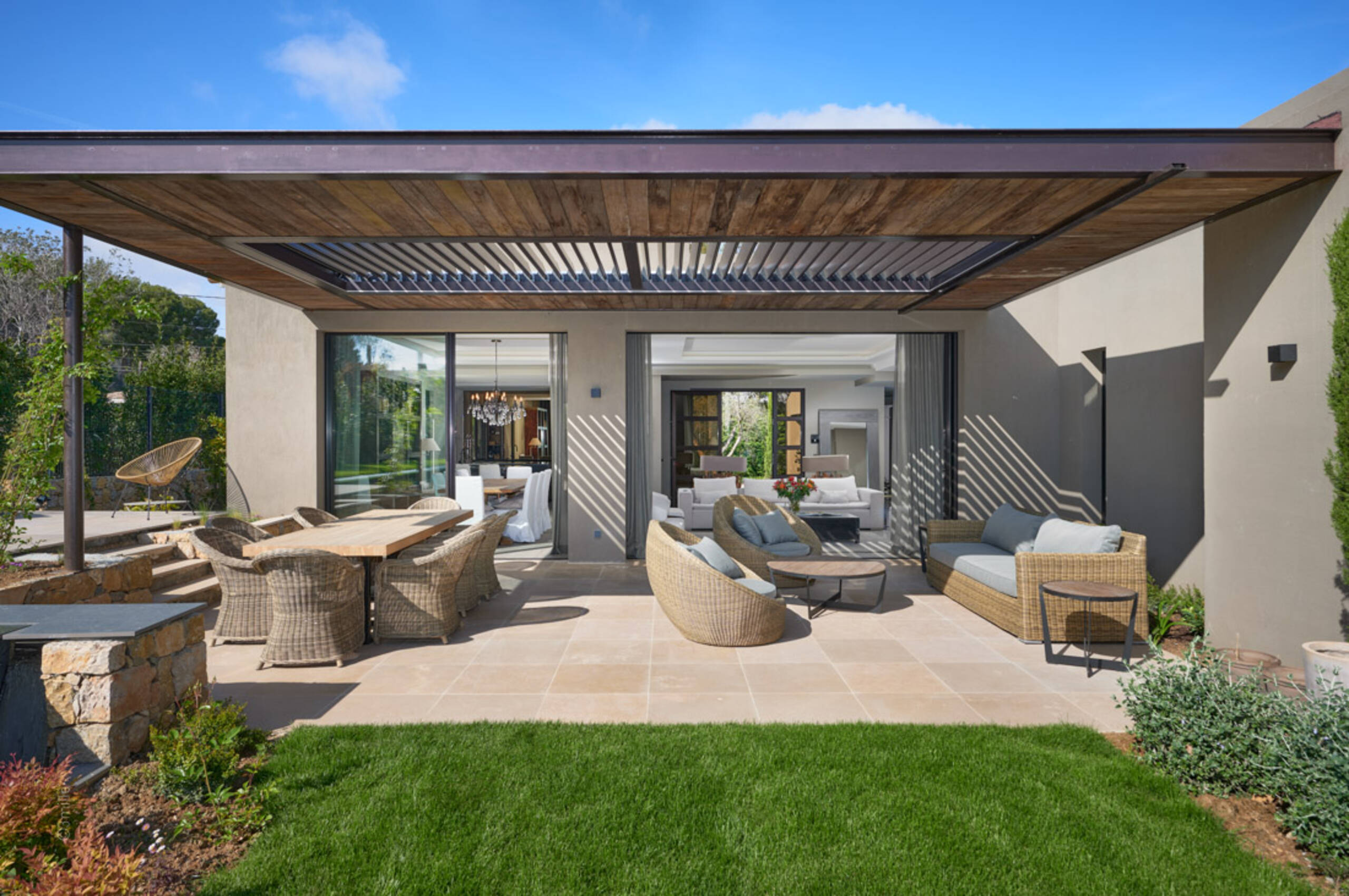 villa-maryam-terrace-luxury-outdoorliving-exterior-mougins