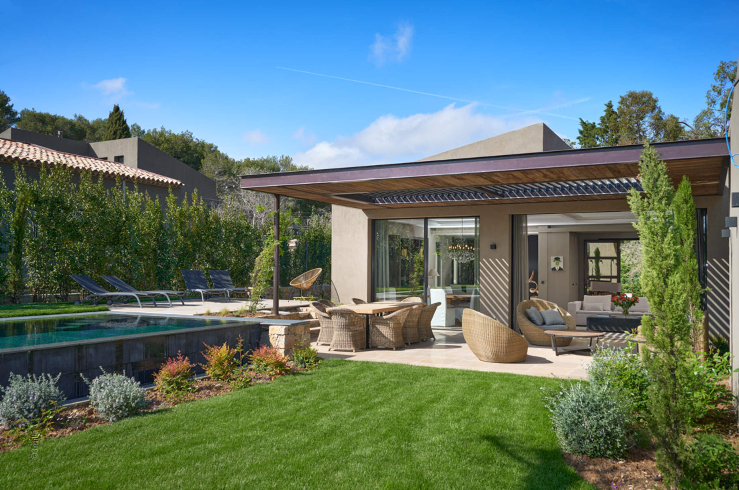 villa-maryam-terrace-pool-garden-luxury-modern-rental-mougins