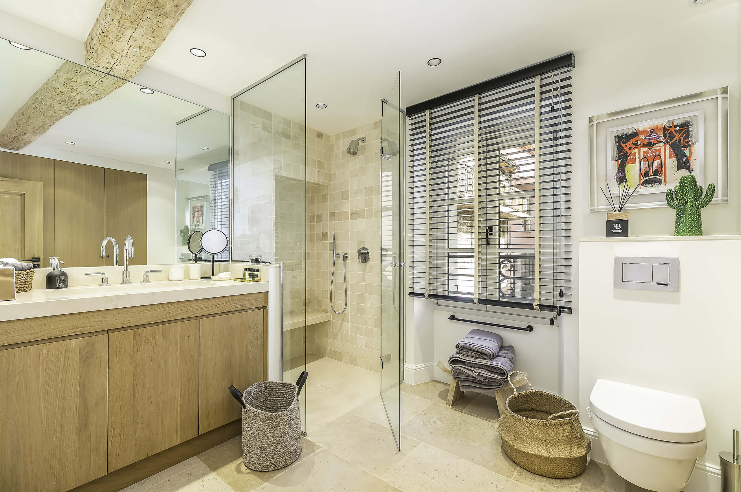 villa-mayan-bathroom-shower-luxury-modern-interior-mougins