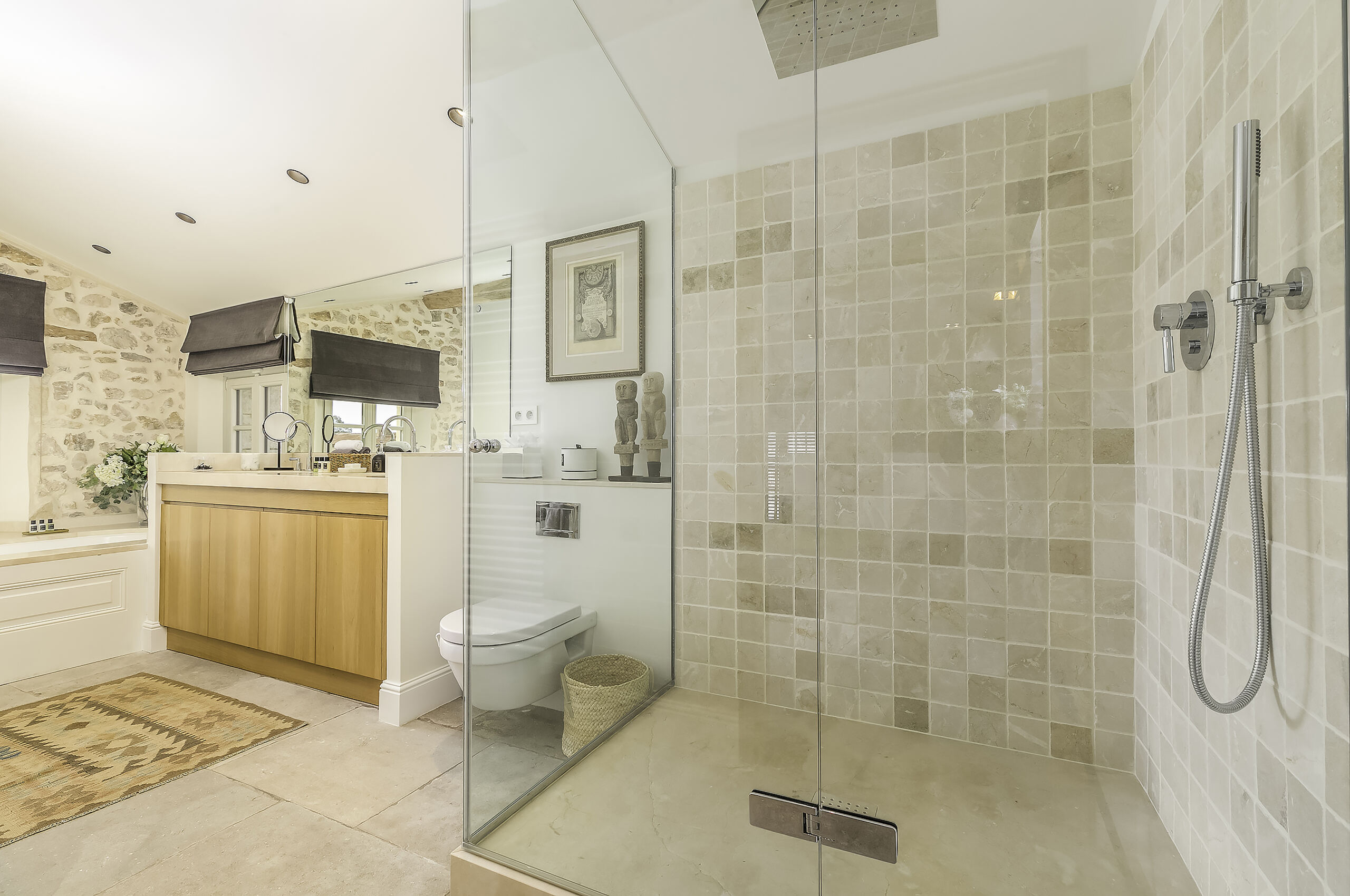 villa-mayan-bathroom-shower-modern-luxury-mougins