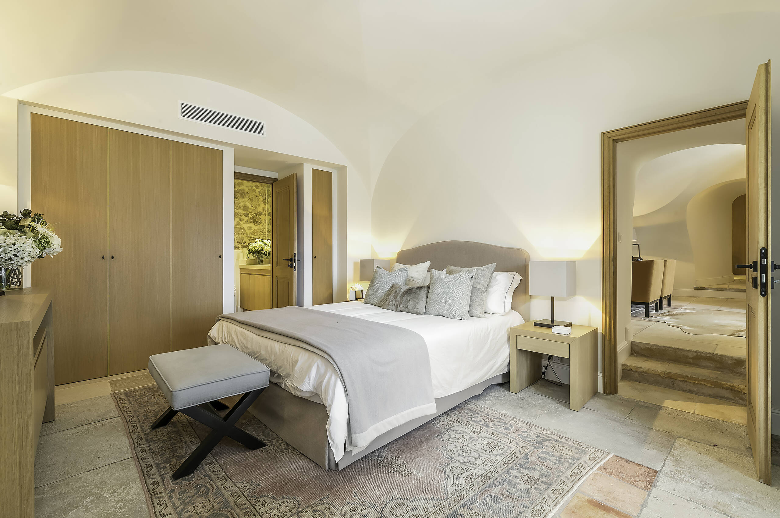 villa-mayan-bedroom-luxury-timeless-classic-design-mougins