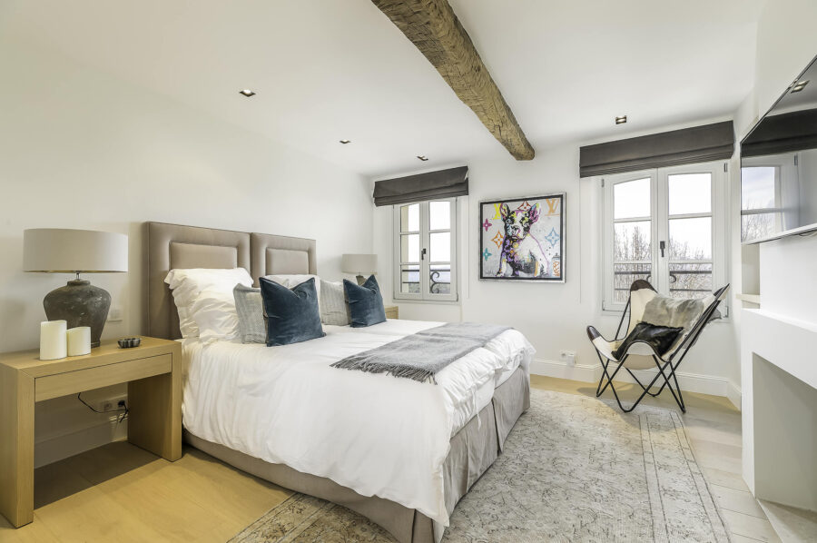 villa-mayan-bedroom-modern-luxury-charming-chic-stylish-interior-mougins