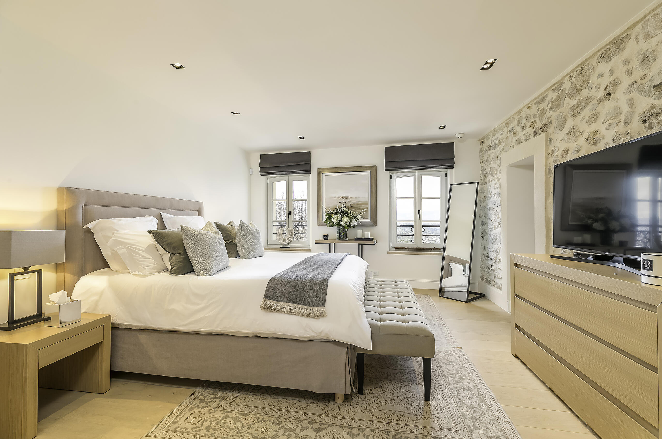 villa-mayan-bedroom-stone-luxury-interior-design-frenchcharm-mougins