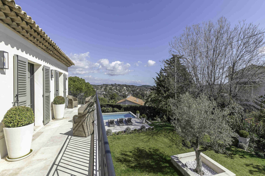 villa-michella-balcony-mountainview-gardenview-mougins