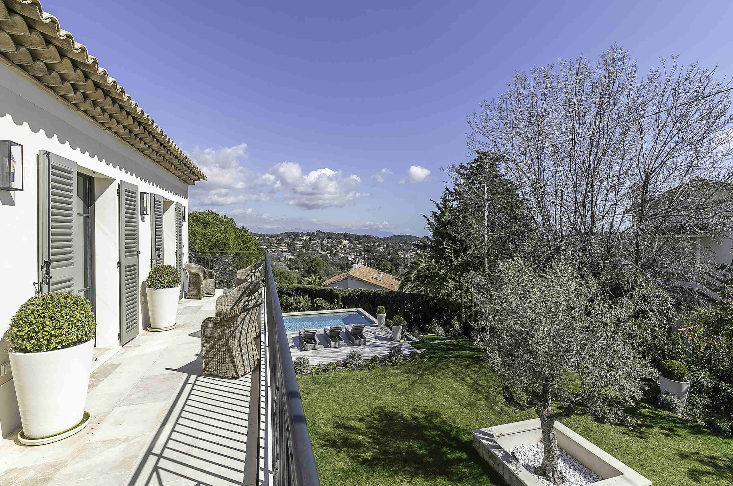 villa-michella-balcony-mountainview-gardenview-mougins