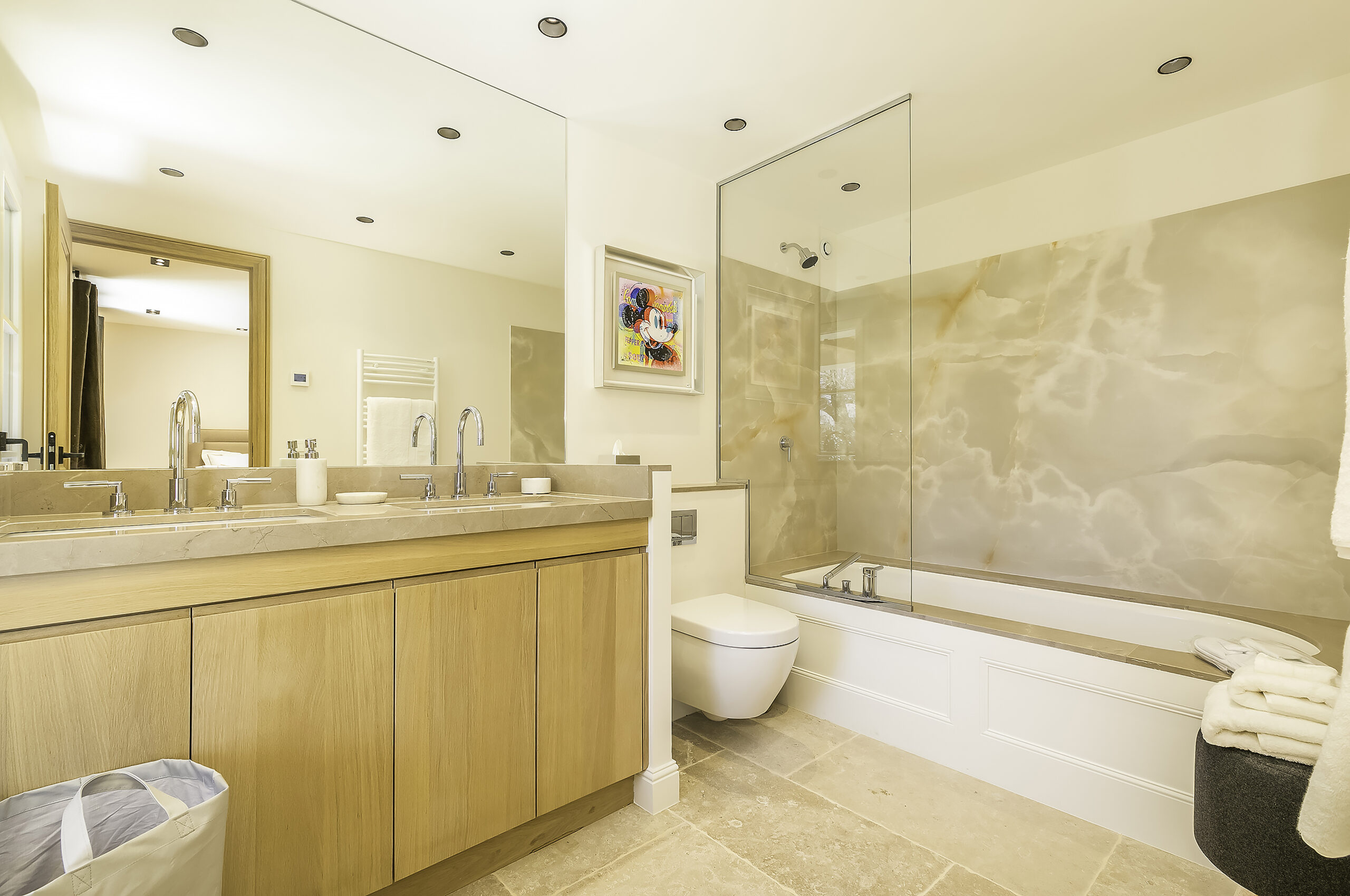 villa-michella-bathroom-bath-modern-stylish-design-mougins